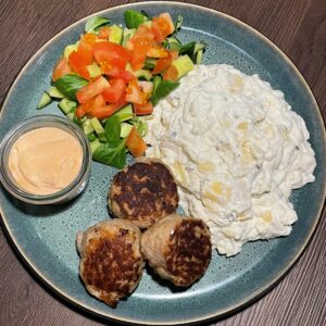 Frikadeller m/kold kartoffelsalat