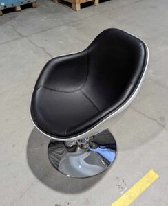 Stol, lav, sort og hvid